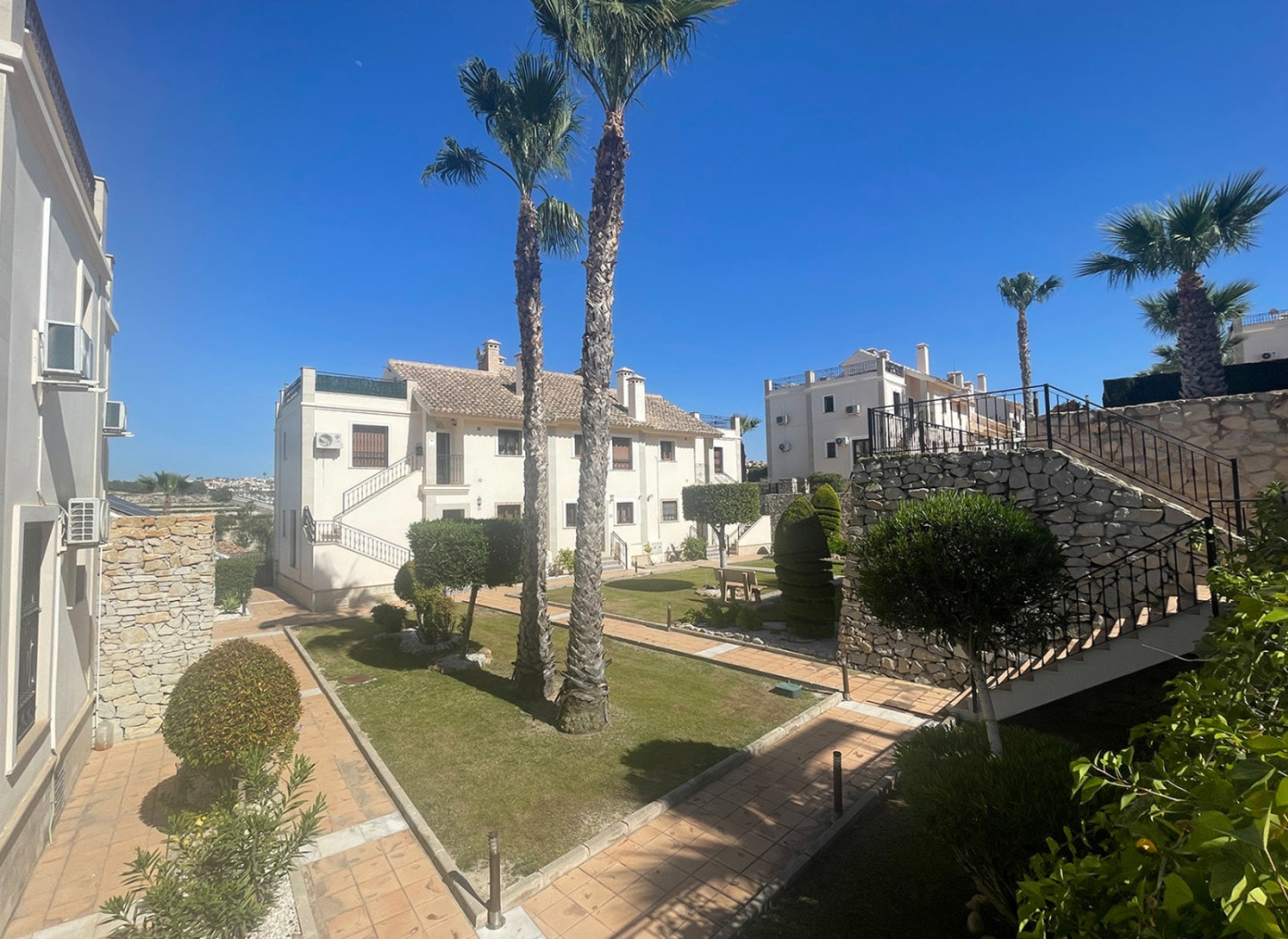 Herverkoop - Geschakelde woning -
Algorfa - La Finca Golf