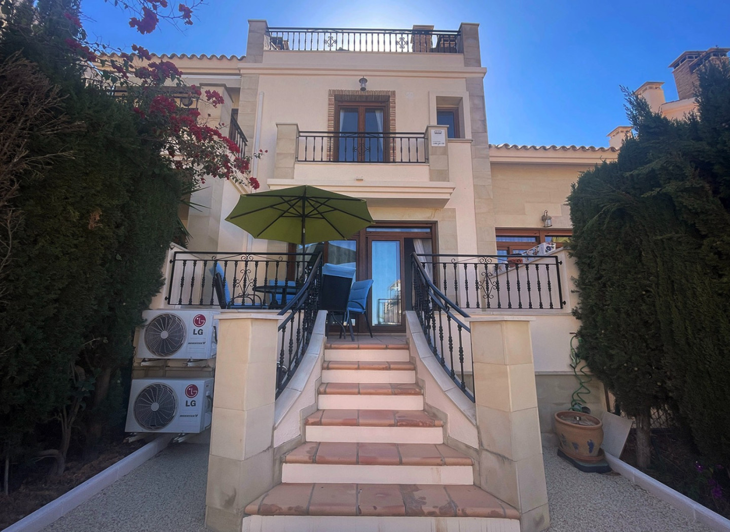 Herverkoop - Geschakelde woning -
Algorfa - La Finca Golf