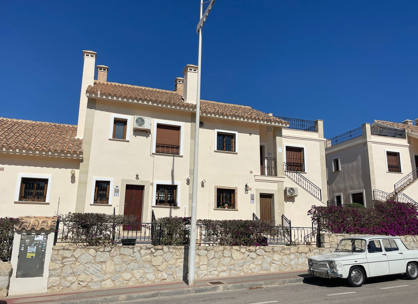 Herverkoop - Geschakelde woning -
Algorfa - La Finca Golf